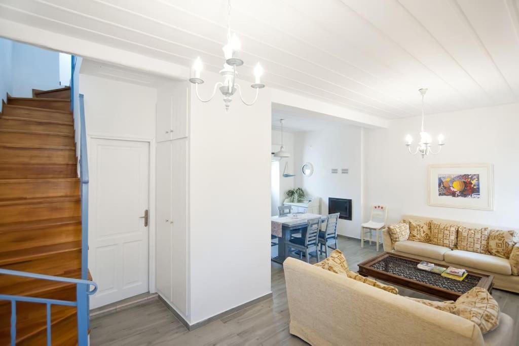 Locrihouse-Stylish Comfortable Home In Galaxídhion Exteriér fotografie